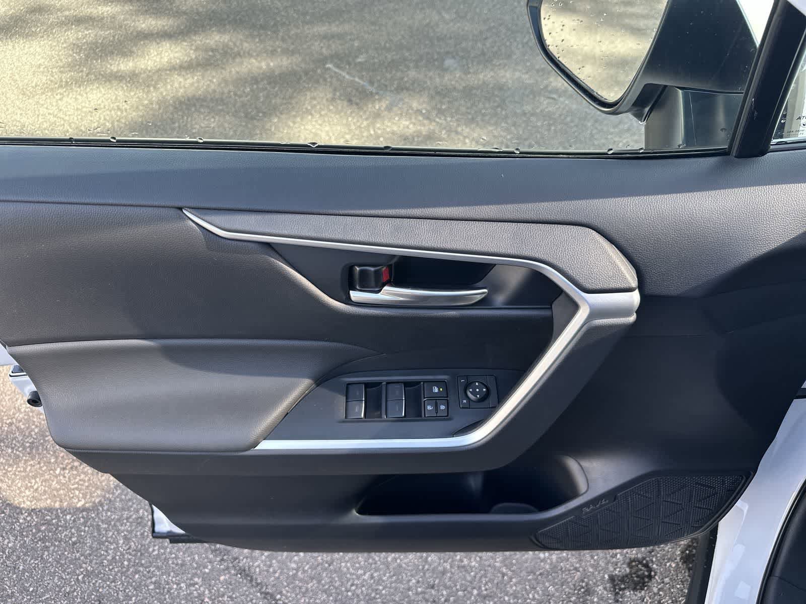 Thumbnail: 2025 Toyota RAV4 - 17