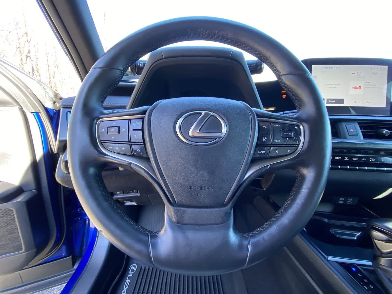 Thumbnail: 2023 Lexus UX - 32