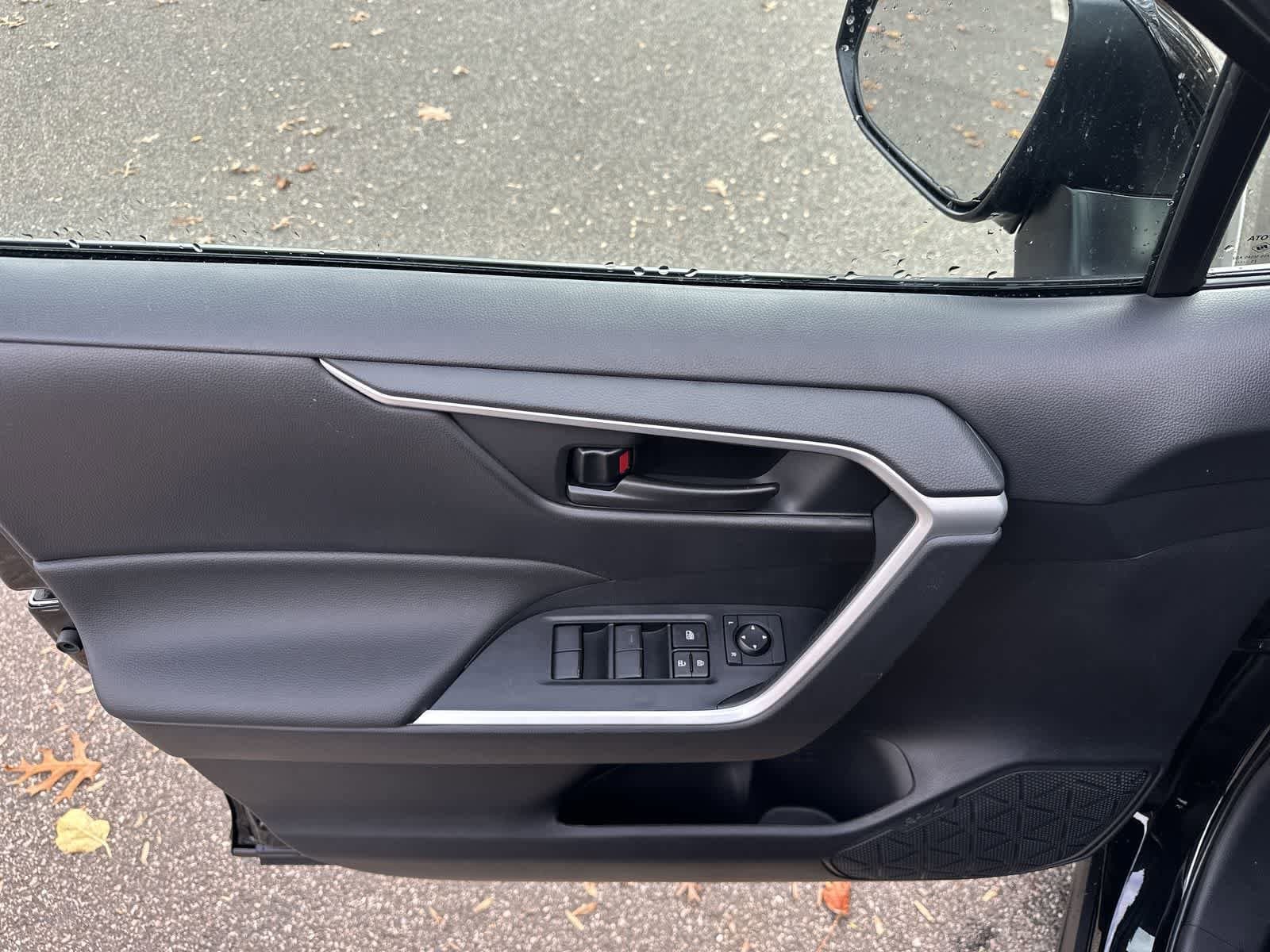 Thumbnail: 2025 Toyota RAV4 - 16