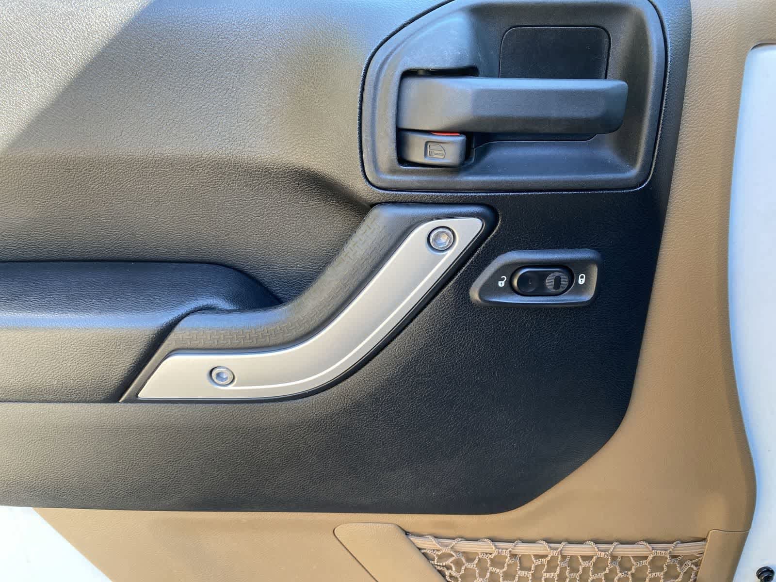 Thumbnail: 2015 Jeep Wrangler - 16