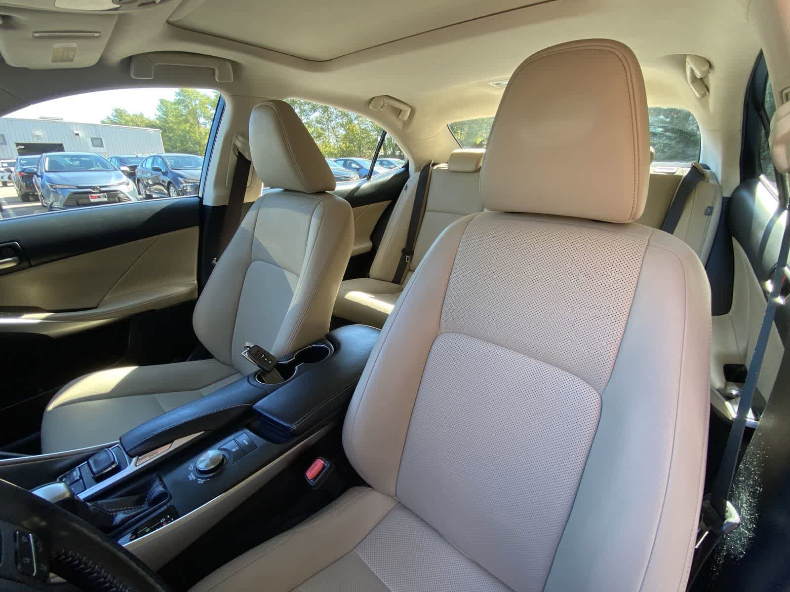 Thumbnail: 2020 Lexus IS - 18