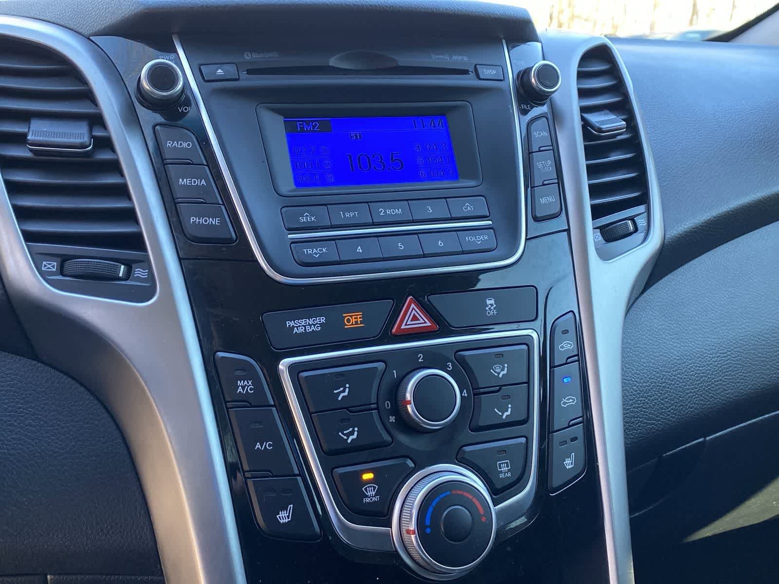 Thumbnail: 2016 Hyundai Elantra - 32