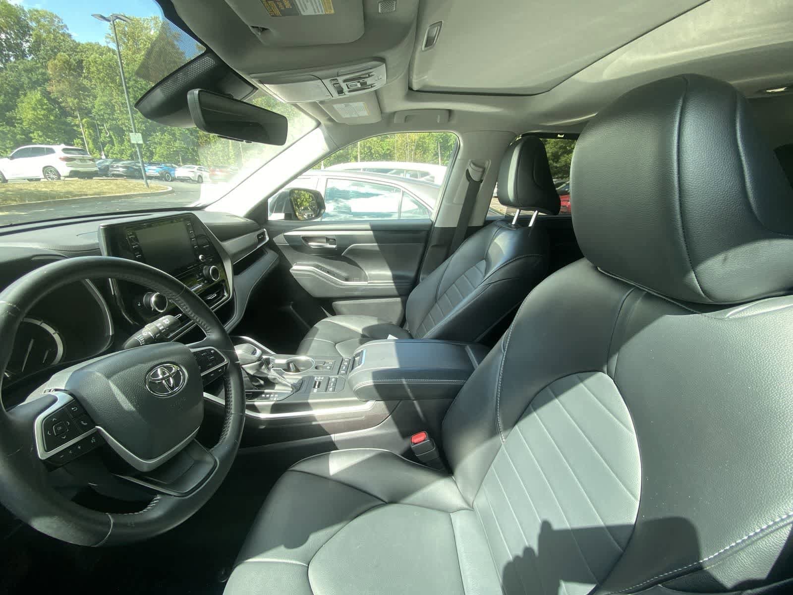 Thumbnail: 2022 Toyota Highlander - 10