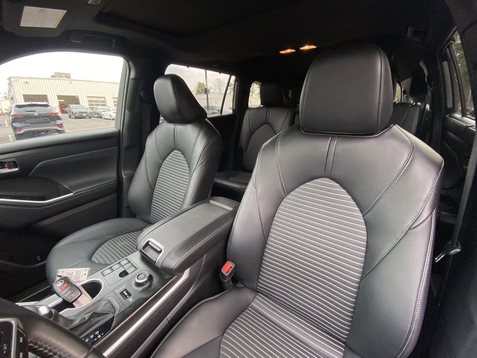Thumbnail: 2025 Toyota Highlander - 18