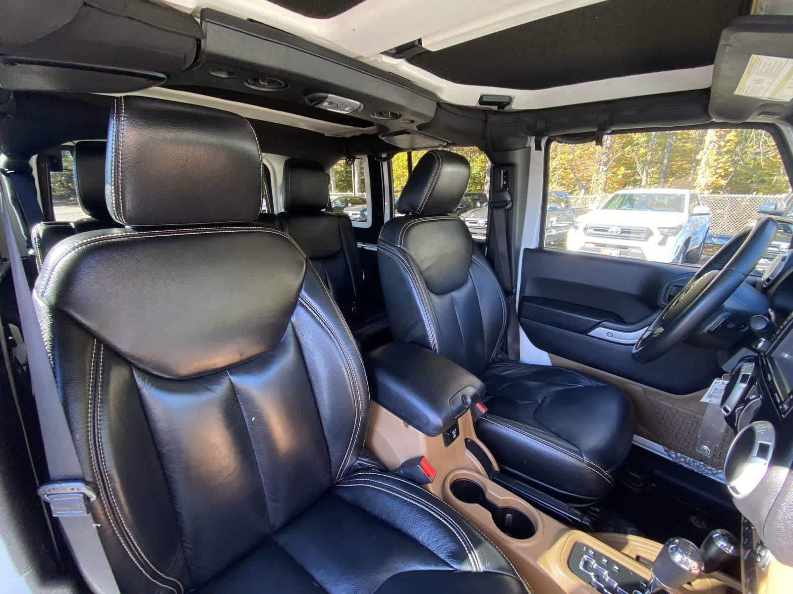 Thumbnail: 2015 Jeep Wrangler - 22