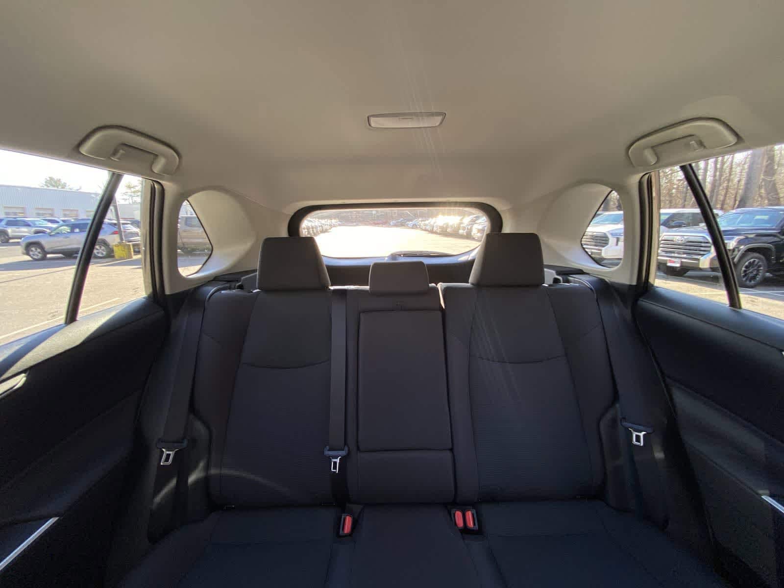 Thumbnail: 2025 Toyota RAV4 - 32