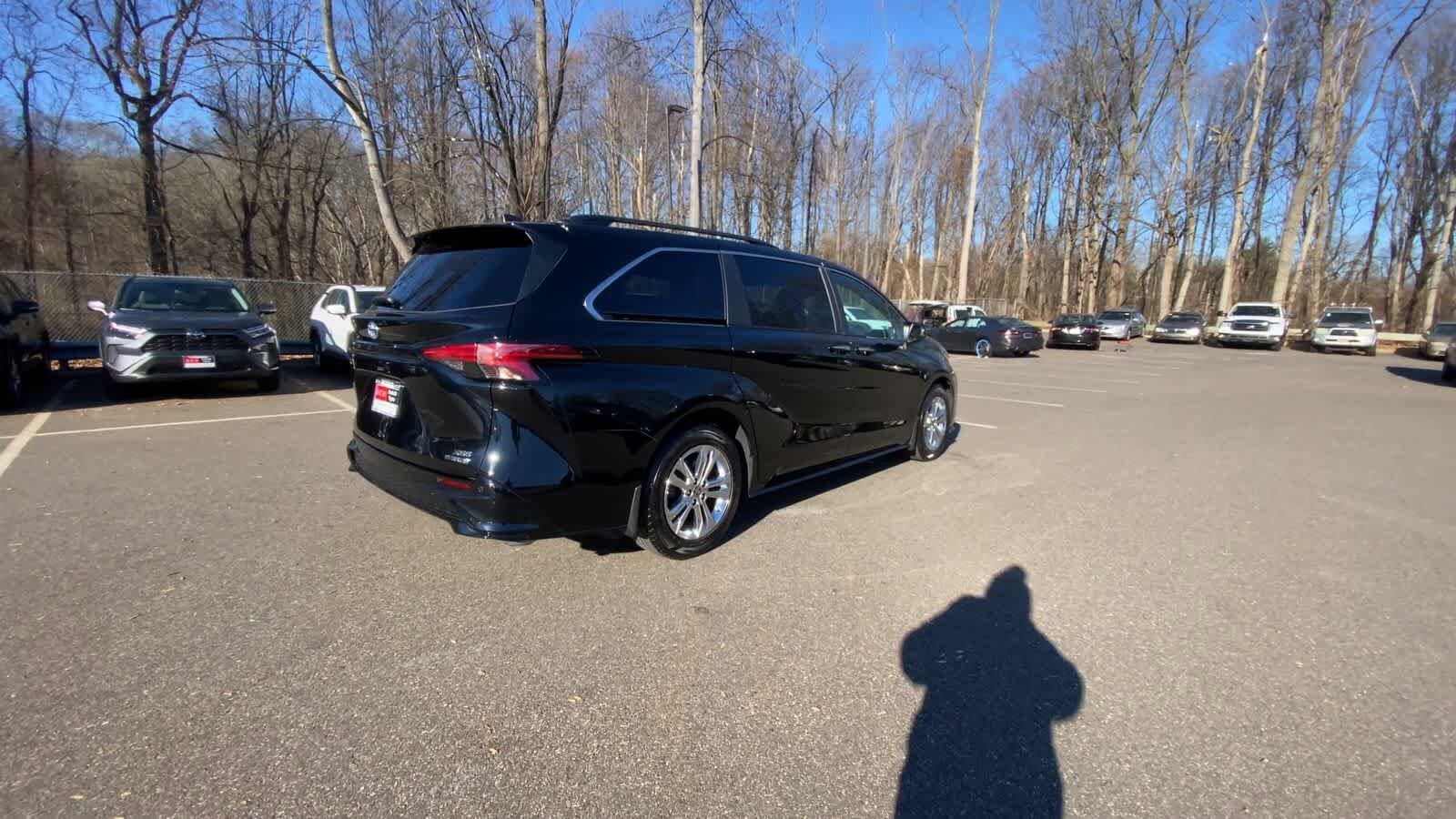 Thumbnail: 2023 Toyota Sienna - 10