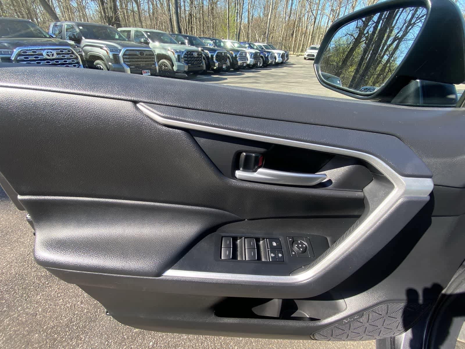 Thumbnail: 2025 Toyota RAV4 - 21