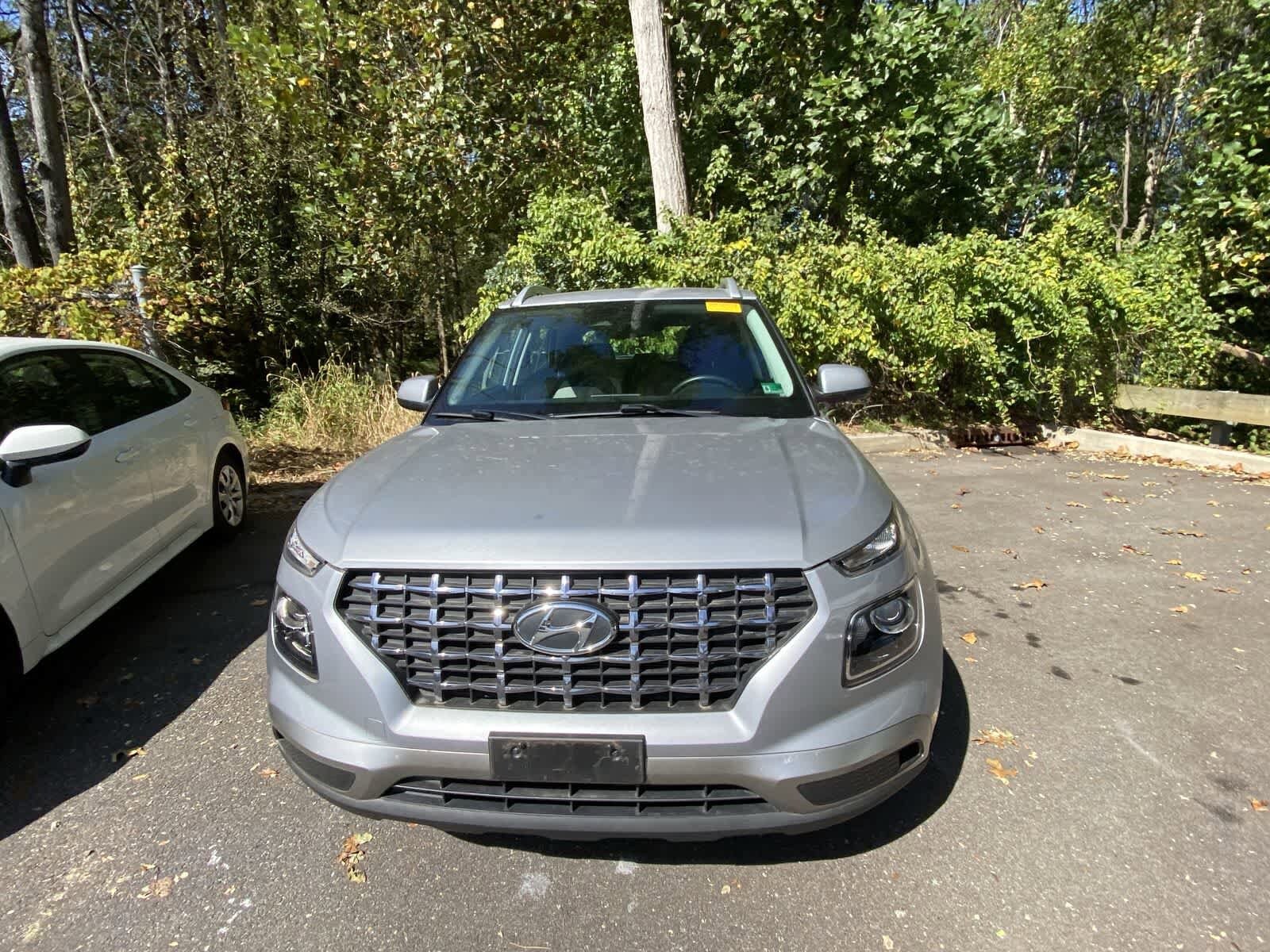 2023 Hyundai Venue SEL Limited photo 2