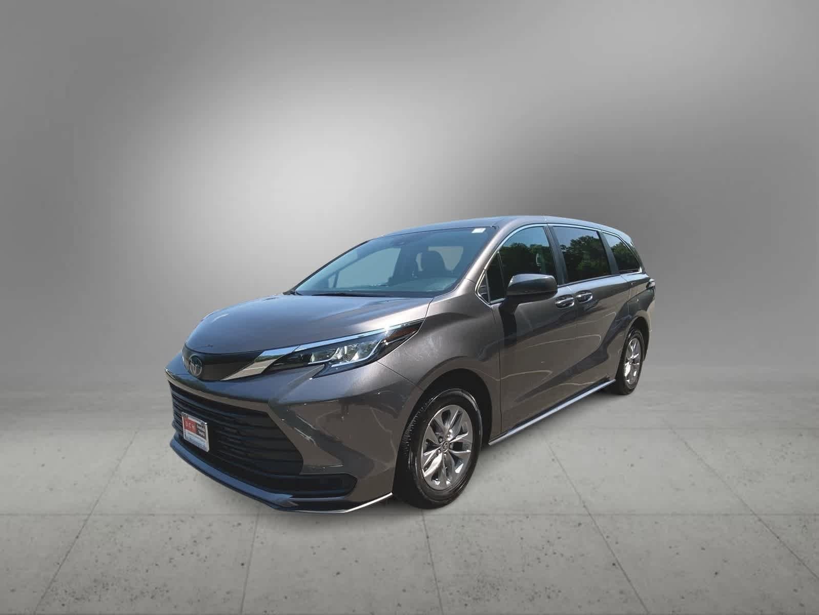 2023 Toyota Sienna LE Hero Image