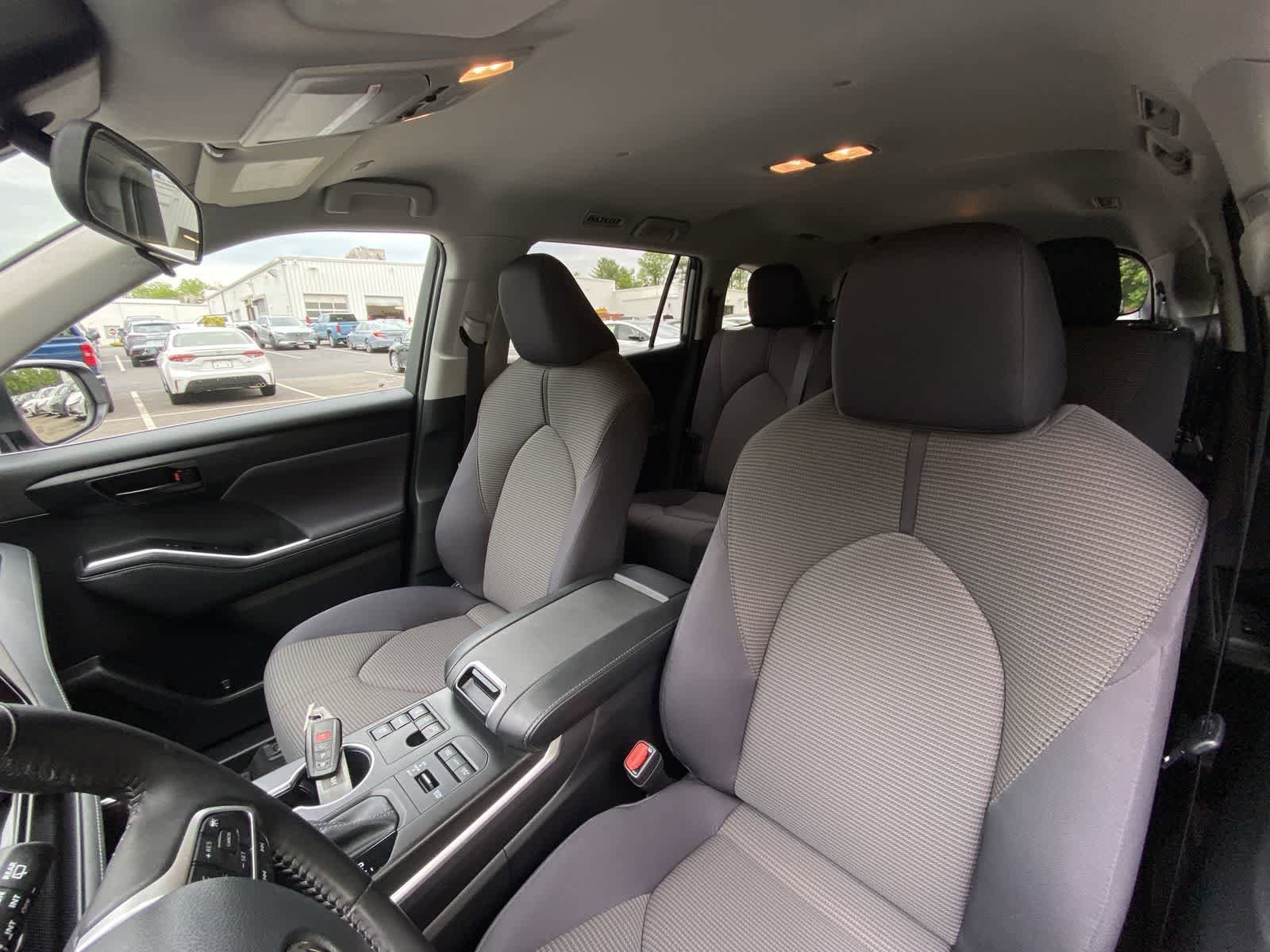 Thumbnail: 2023 Toyota Highlander - 16