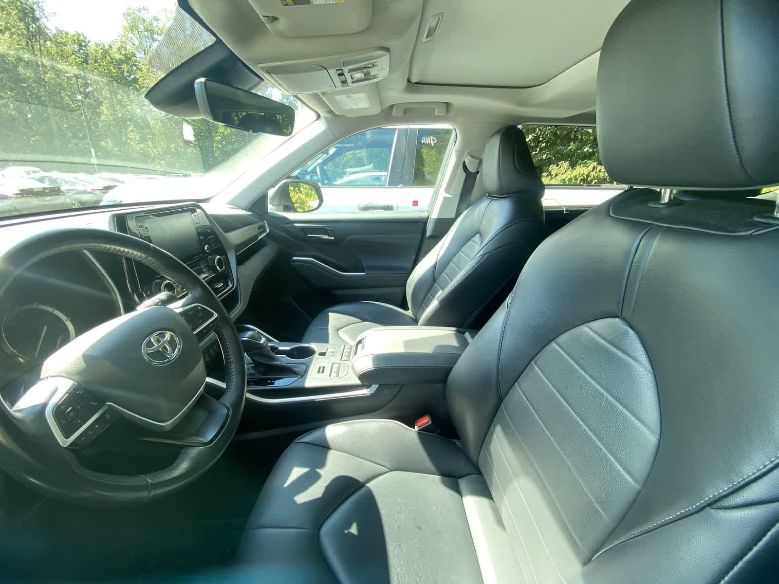 Thumbnail: 2022 Toyota Highlander - 7