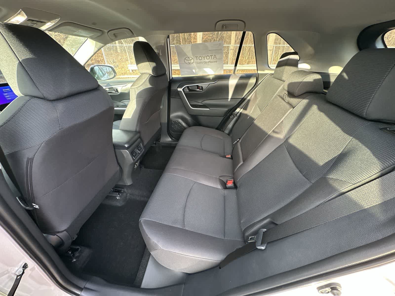 Thumbnail: 2025 Toyota RAV4 - 28