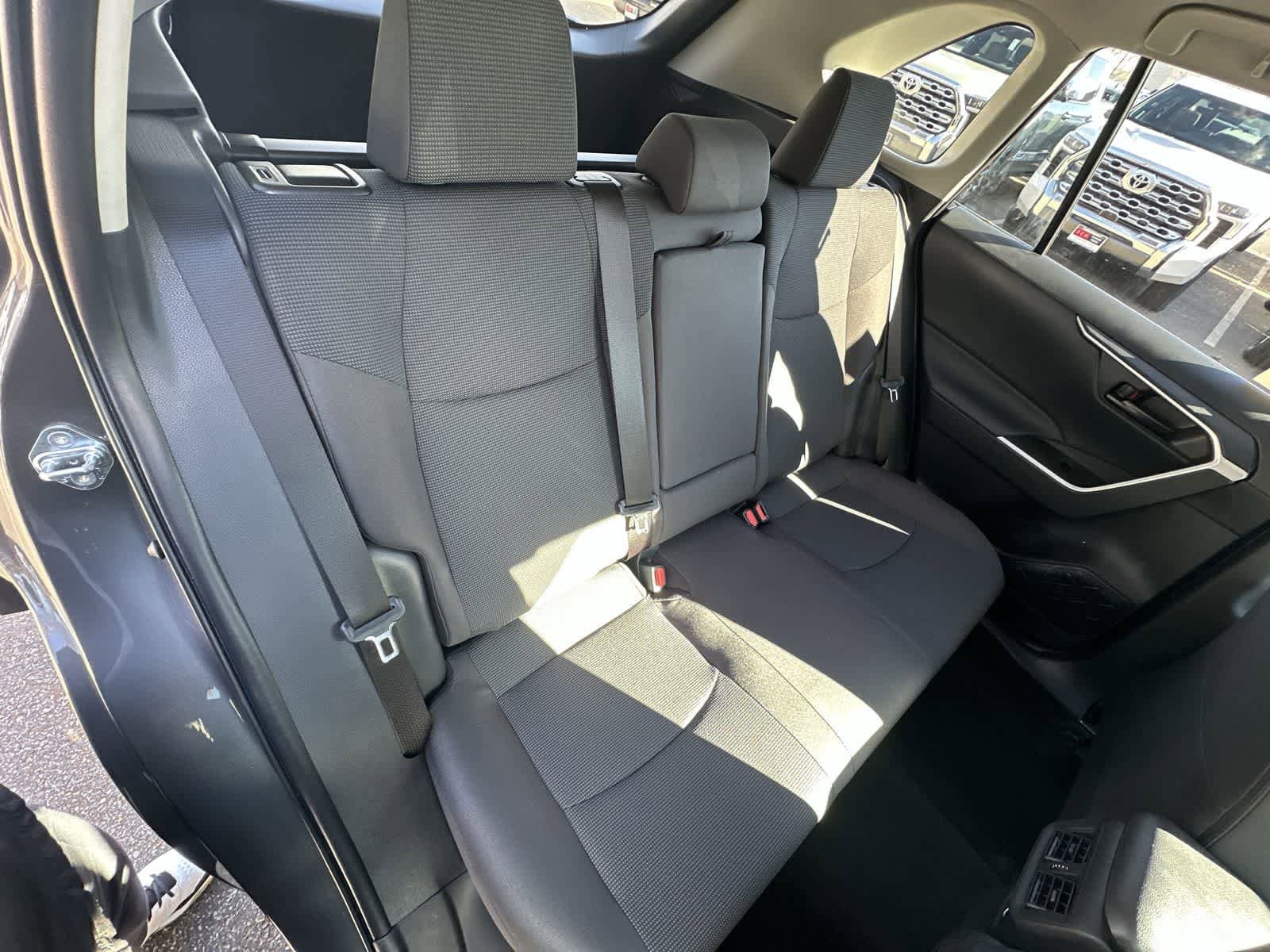 Thumbnail: 2025 Toyota RAV4 - 32