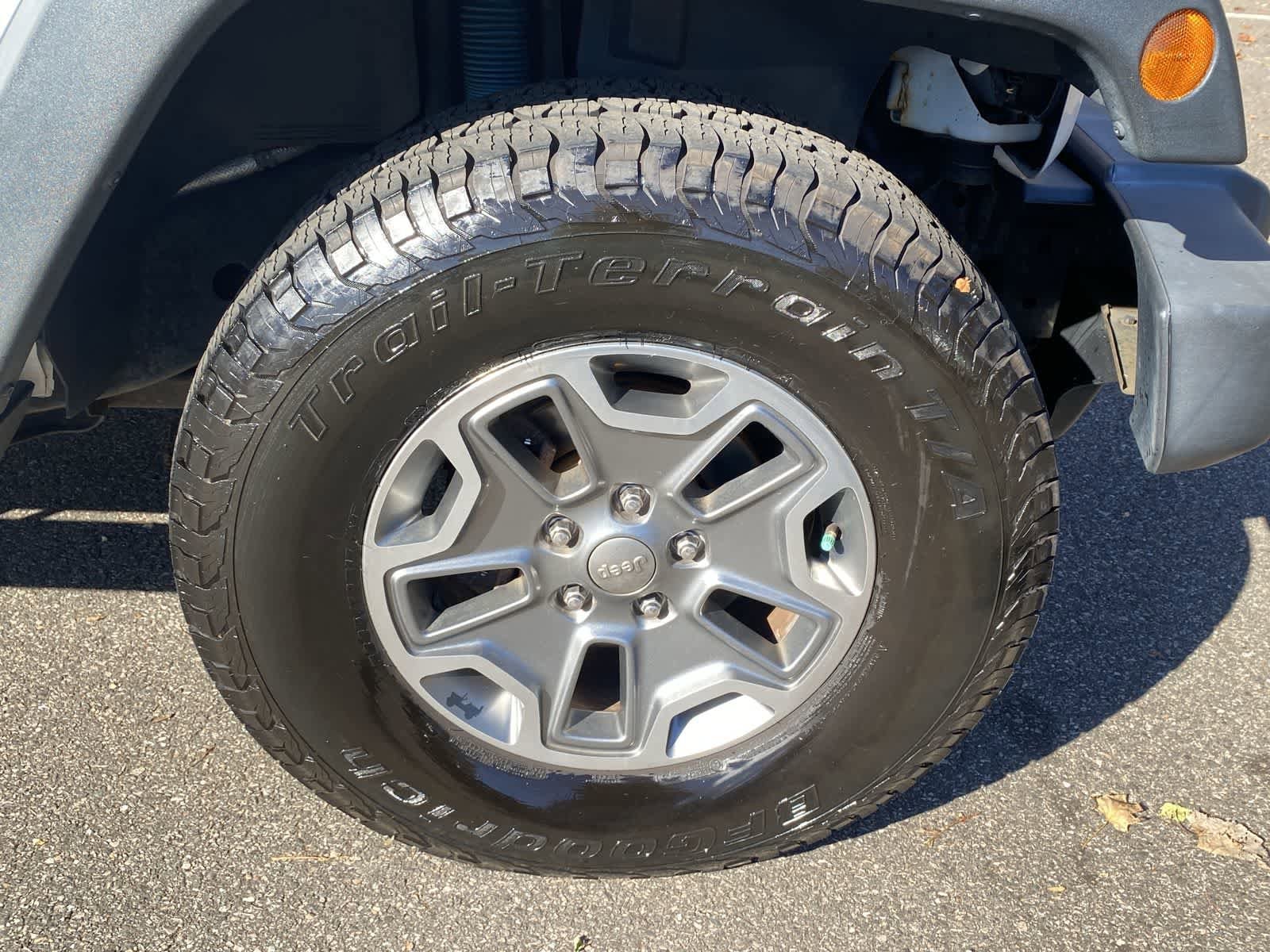 Thumbnail: 2015 Jeep Wrangler - 14