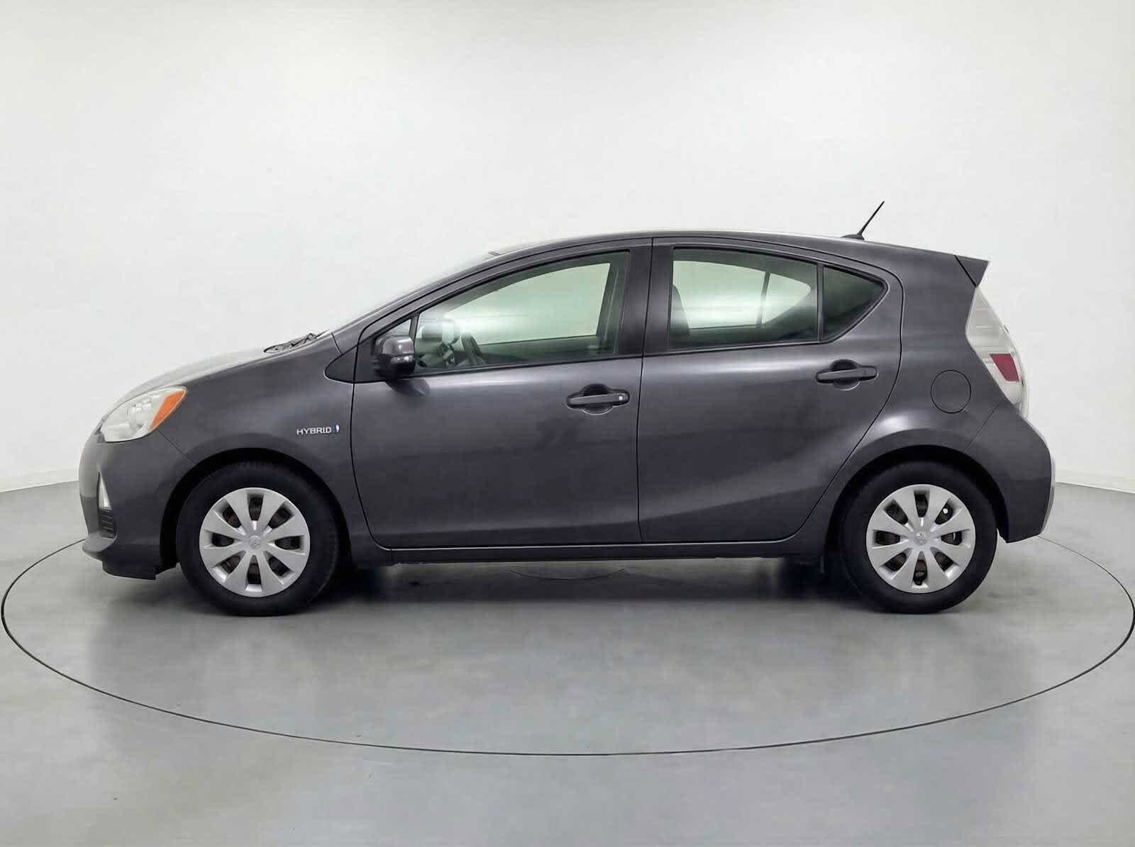 Thumbnail: 2012 Toyota Prius c - 6