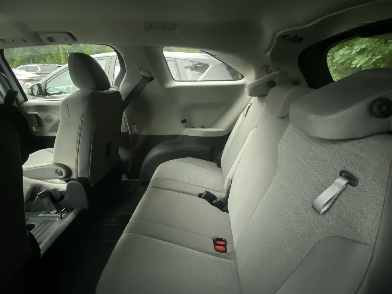 Thumbnail: 2023 Toyota Sienna - 9