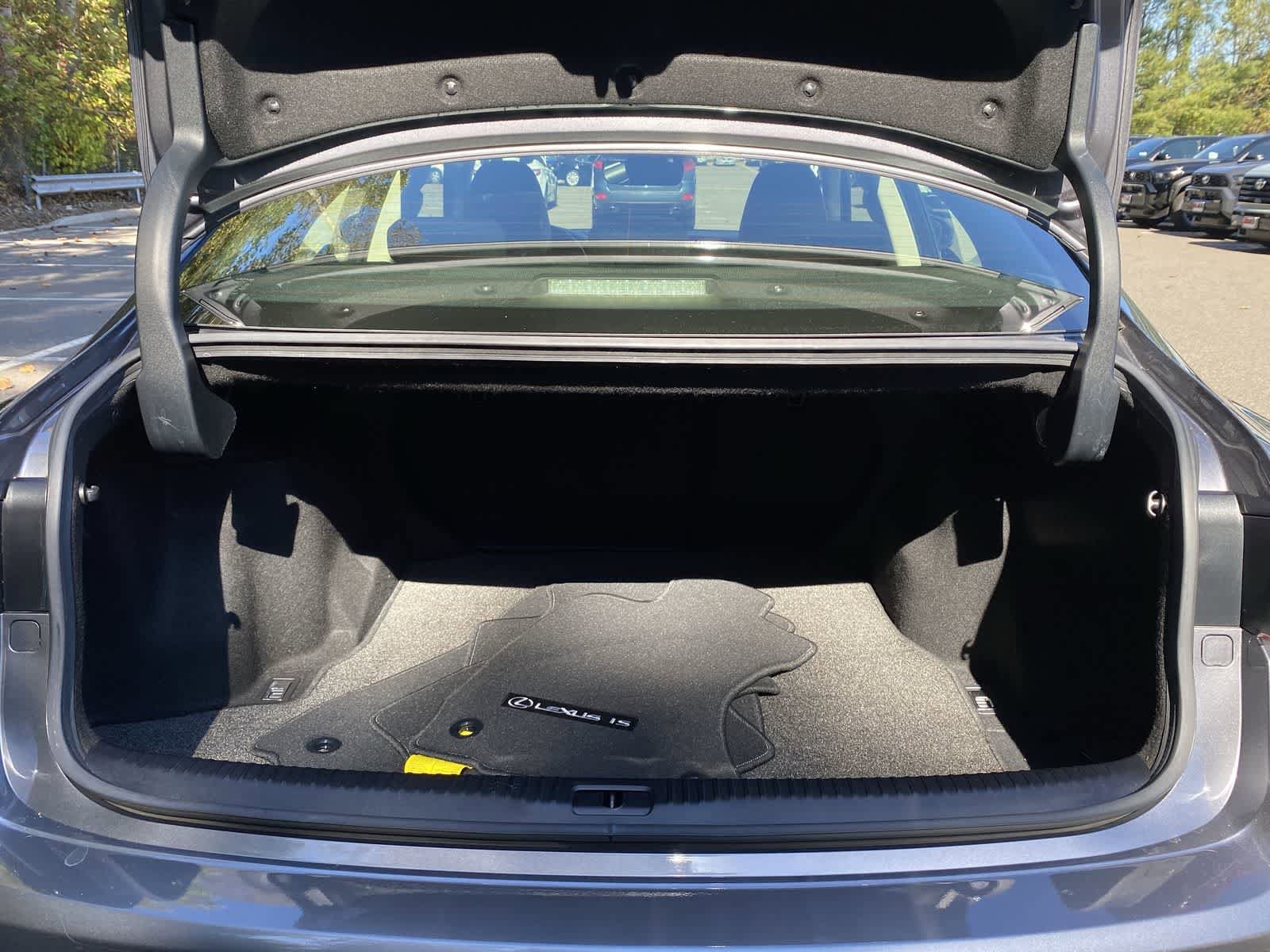 Thumbnail: 2020 Lexus IS - 10