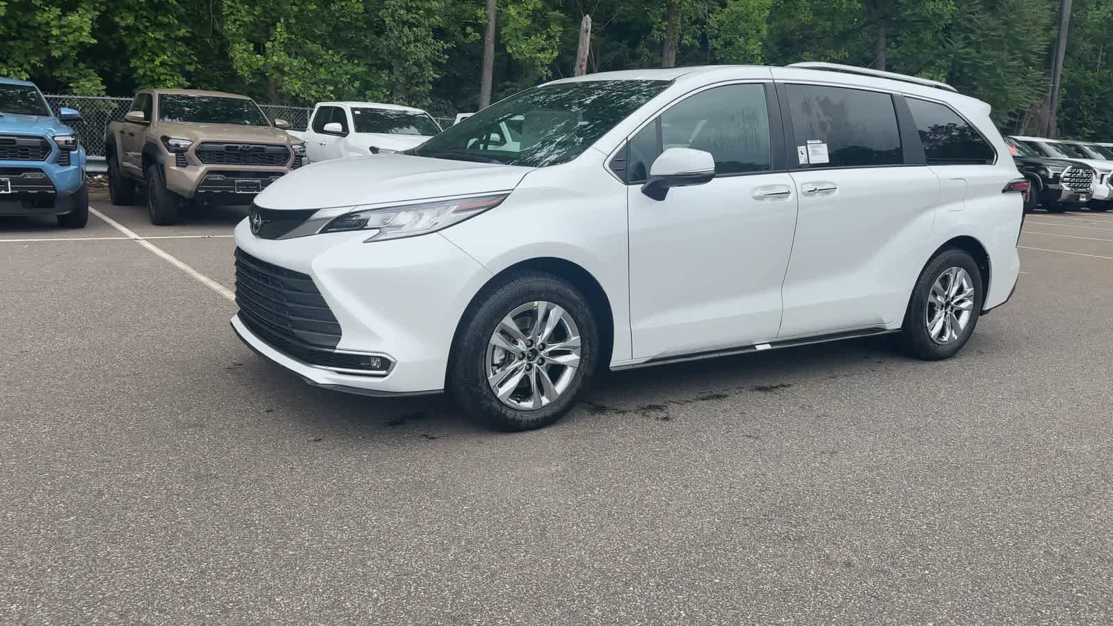 Thumbnail: 2026 Toyota Sienna - 4