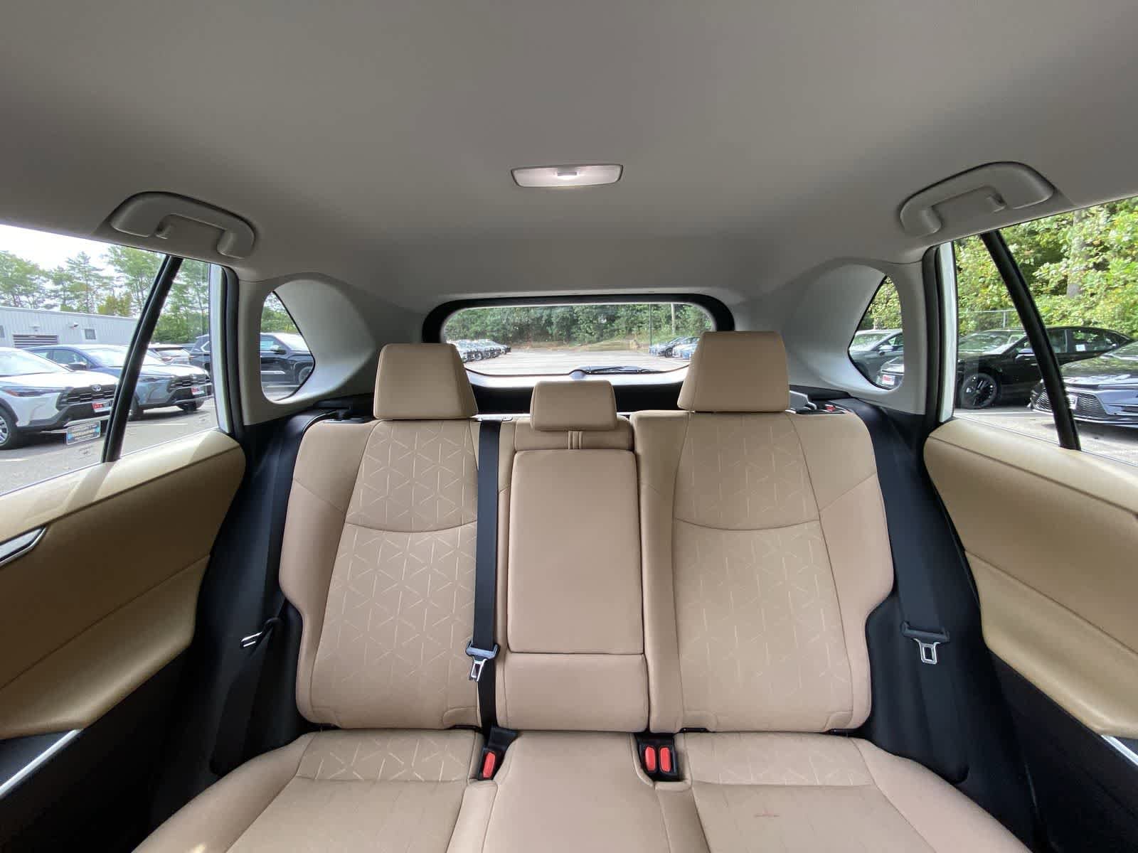 Thumbnail: 2022 Toyota RAV4 - 24