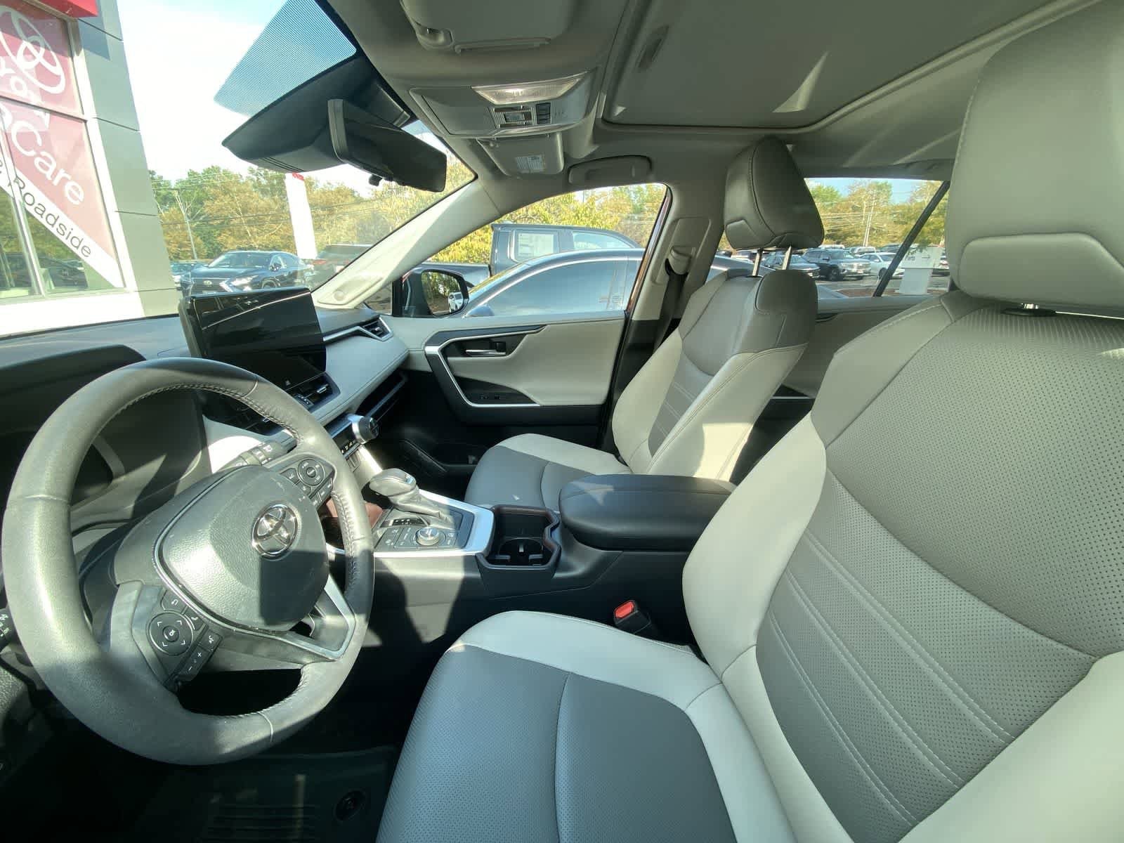 Thumbnail: 2024 Toyota RAV4 - 10