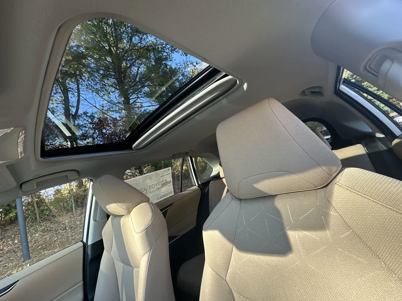 Thumbnail: 2025 Toyota RAV4 - 27