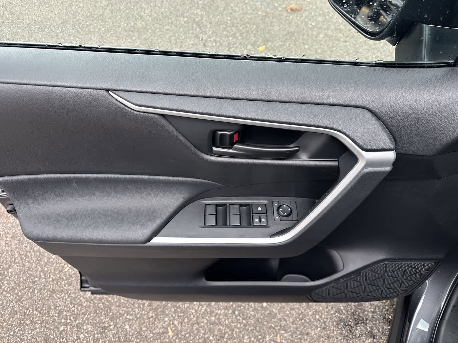 Thumbnail: 2025 Toyota RAV4 - 16