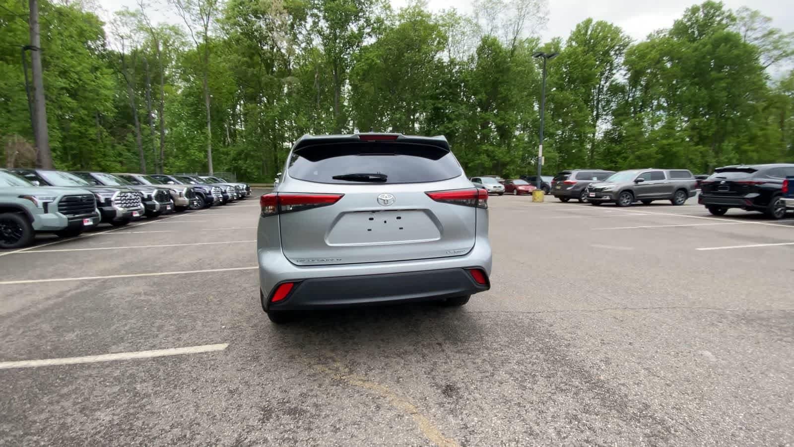 Thumbnail: 2023 Toyota Highlander - 6