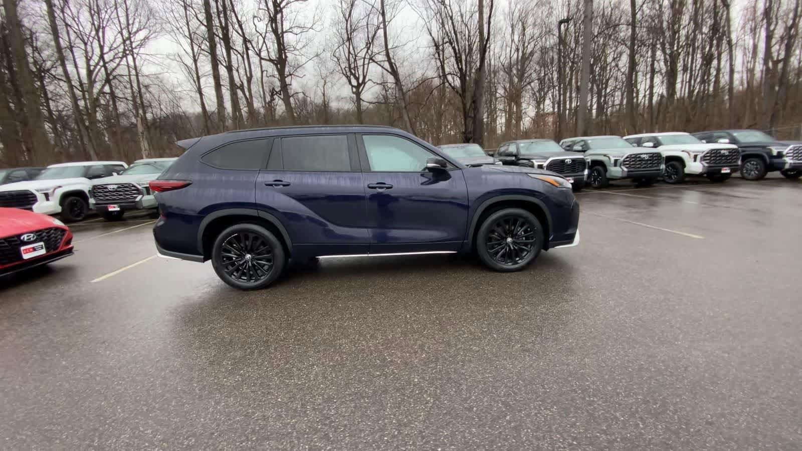 Thumbnail: 2025 Toyota Highlander - 12