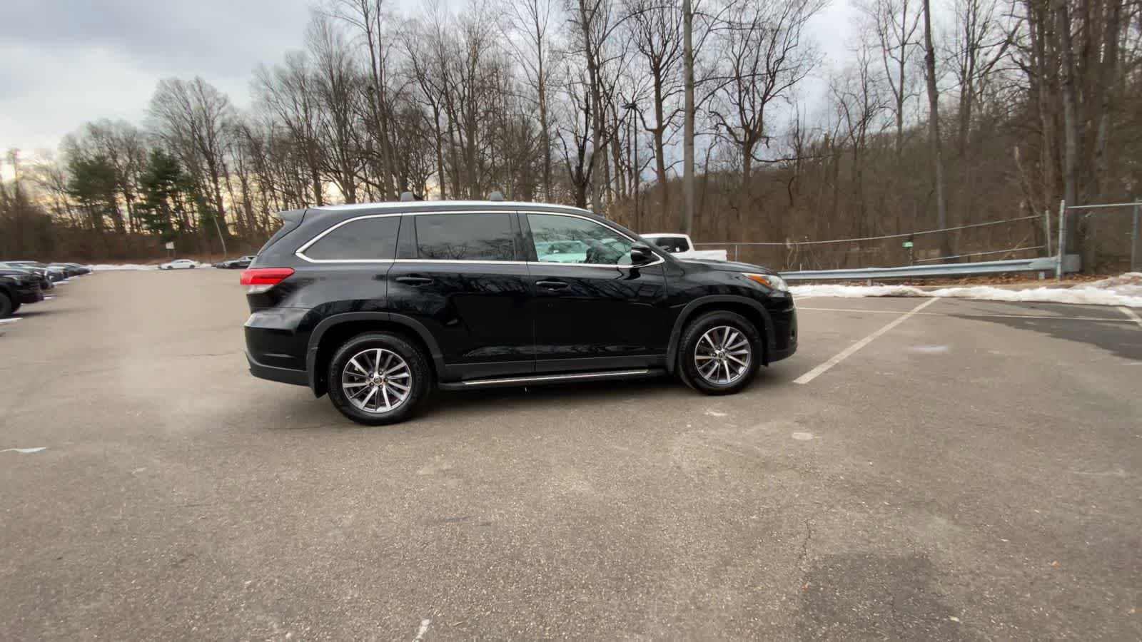 Thumbnail: 2019 Toyota Highlander - 15