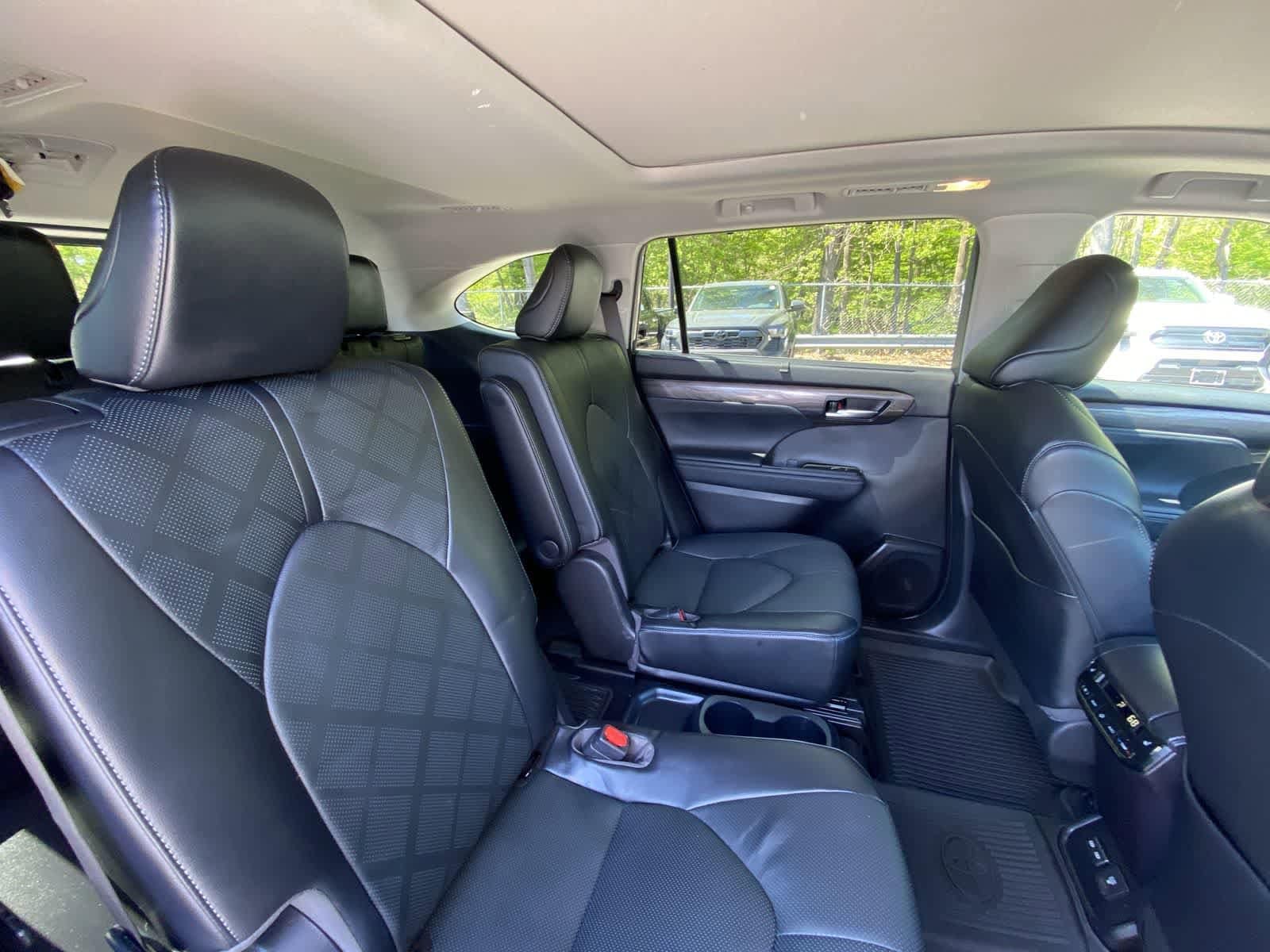 Thumbnail: 2023 Toyota Highlander - 25