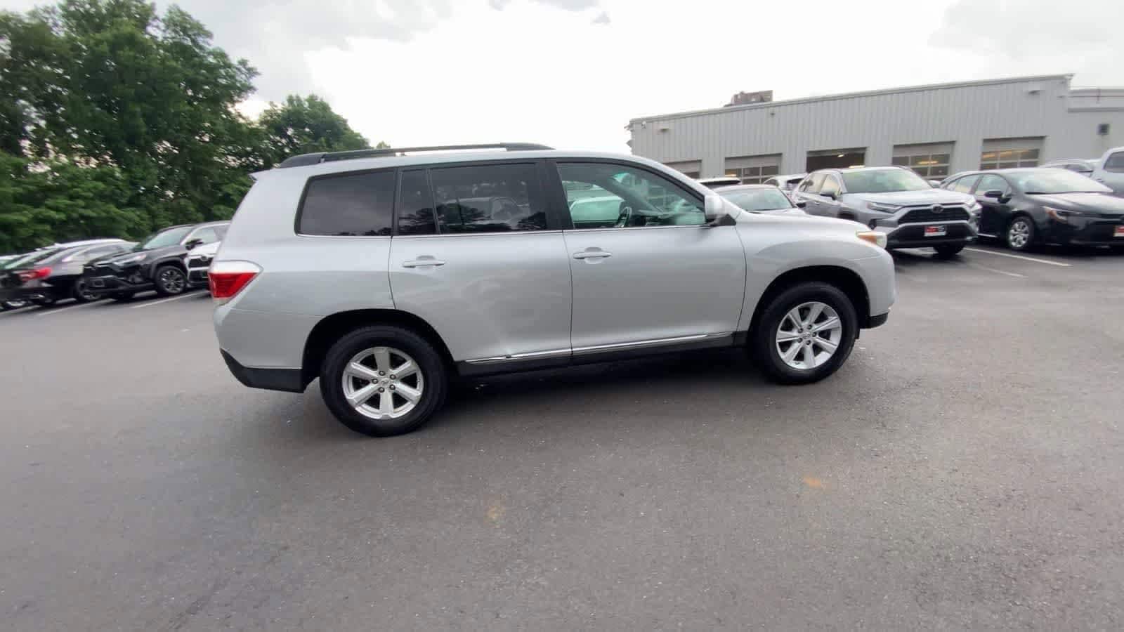 Thumbnail: 2013 Toyota Highlander - 9