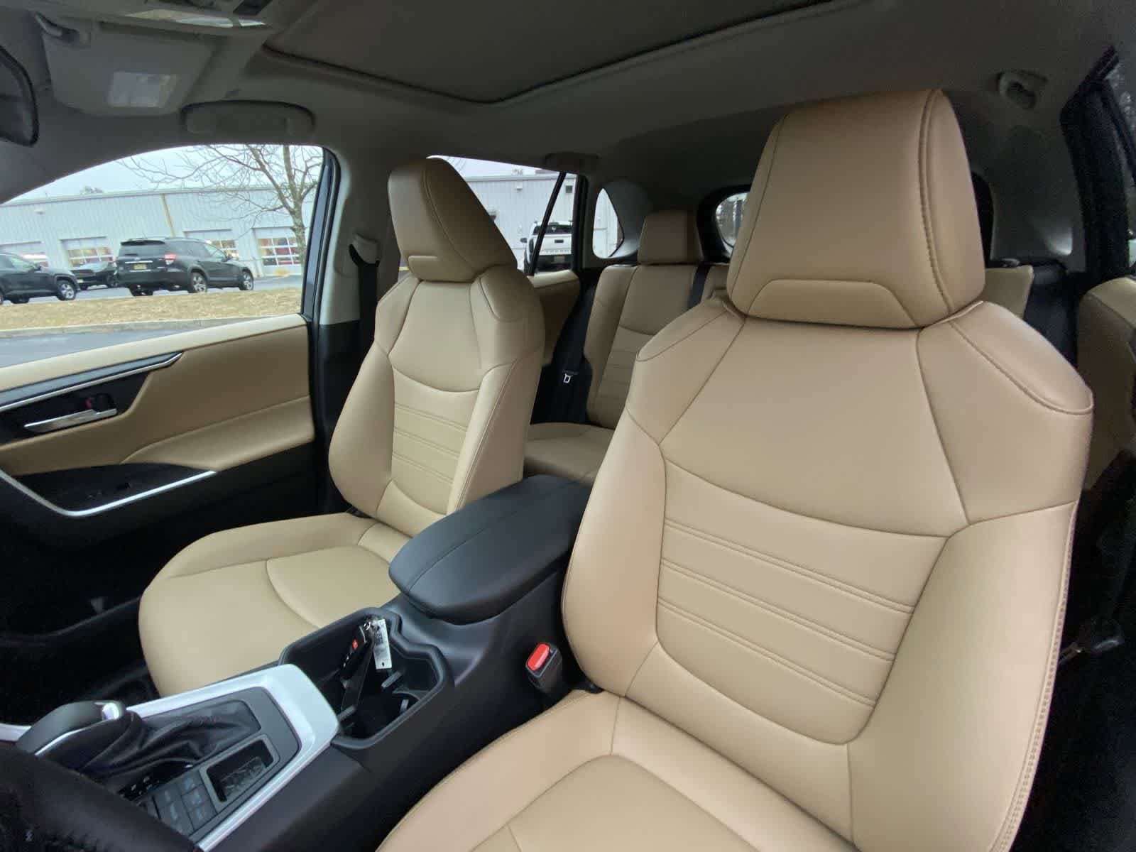 Thumbnail: 2025 Toyota RAV4 - 28