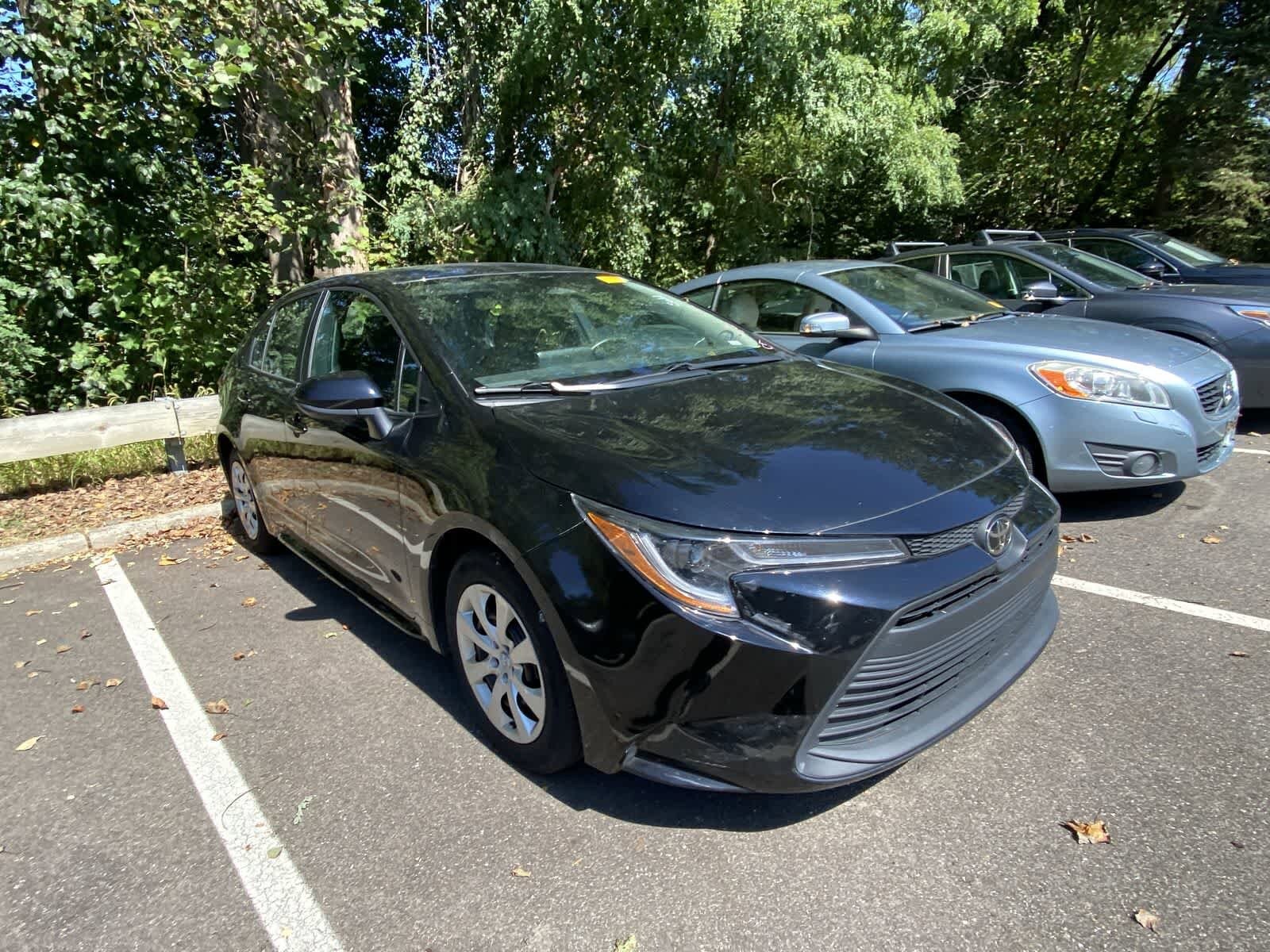 2023 Toyota Corolla LE photo 3