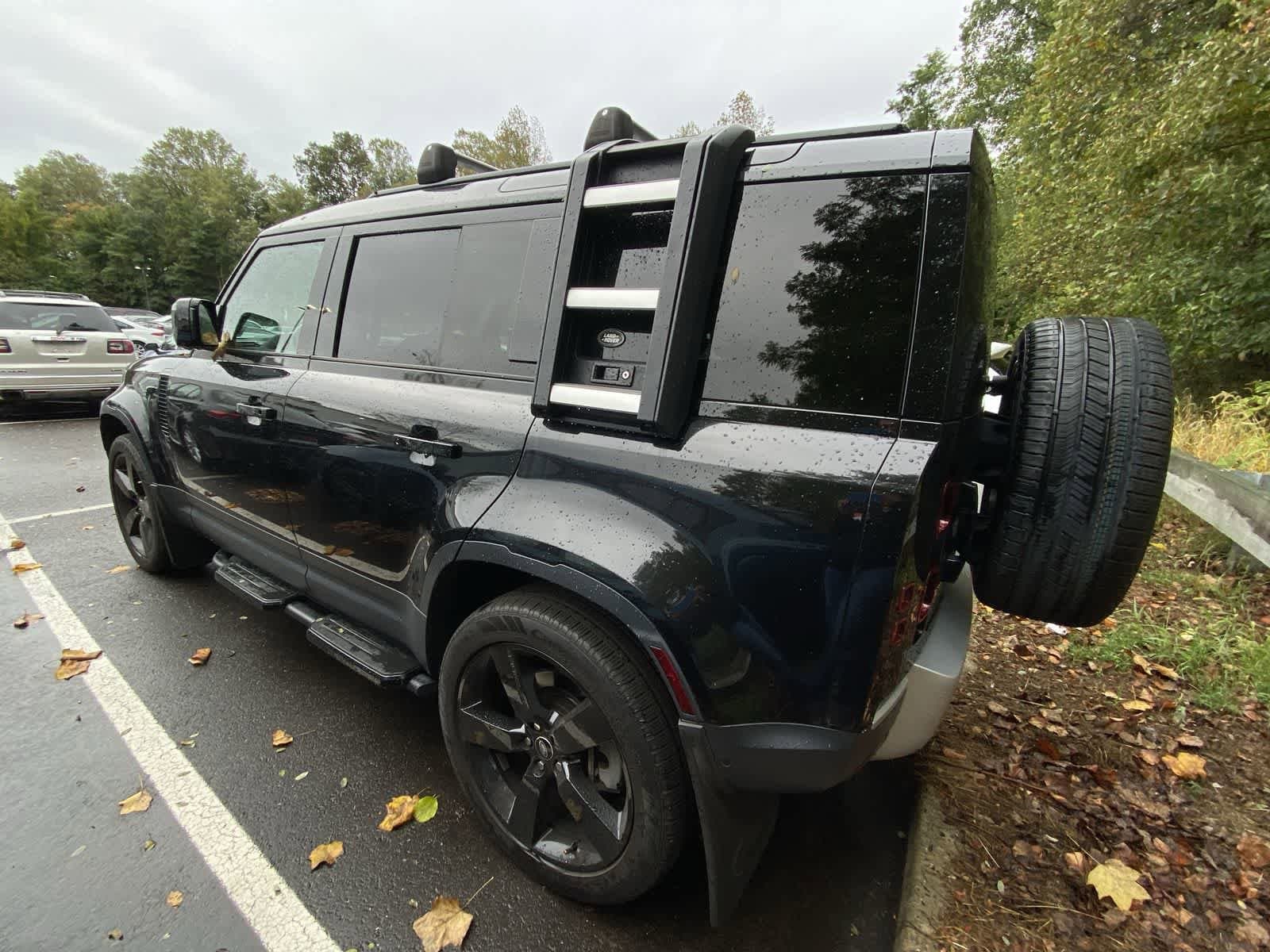 Thumbnail: 2022 Land Rover Defender - 10
