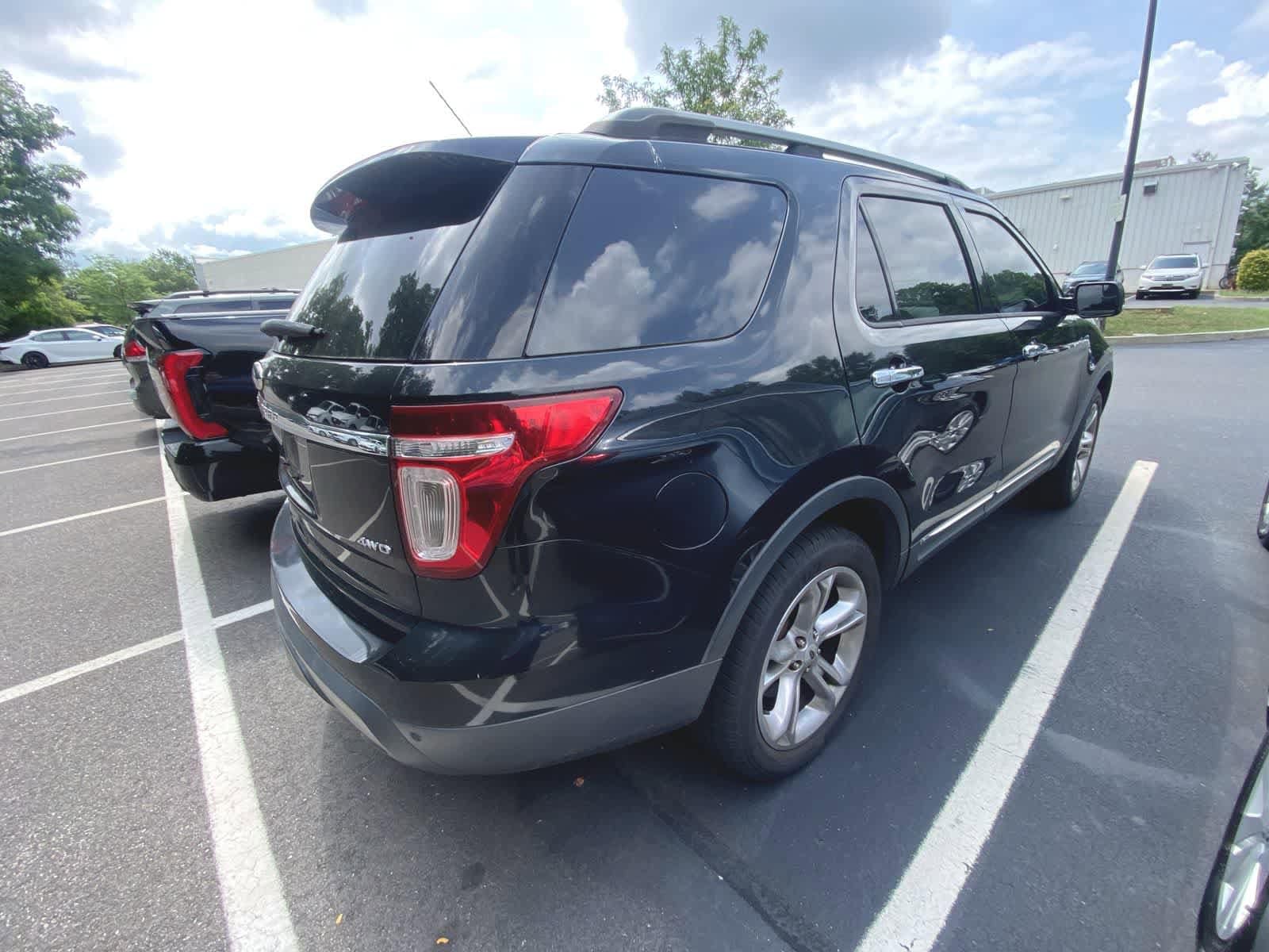 Thumbnail: 2015 Ford Explorer - 7