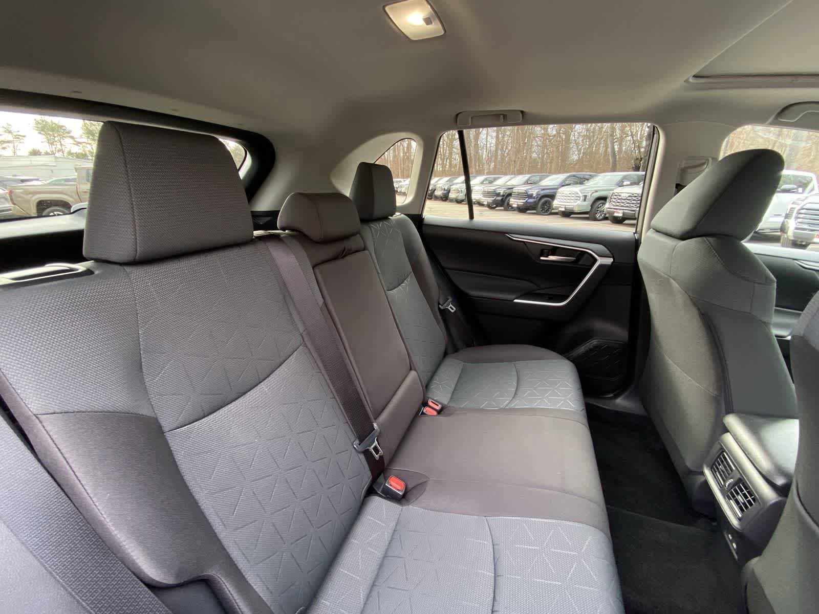 Thumbnail: 2025 Toyota RAV4 - 31