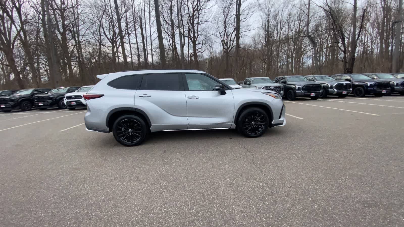 Thumbnail: 2025 Toyota Highlander - 3