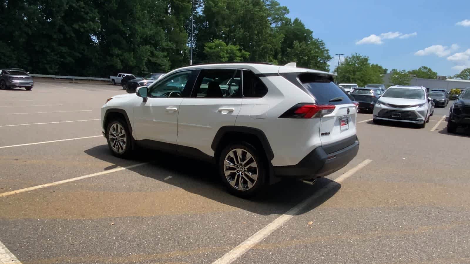 Thumbnail: 2020 Toyota RAV4 - 6
