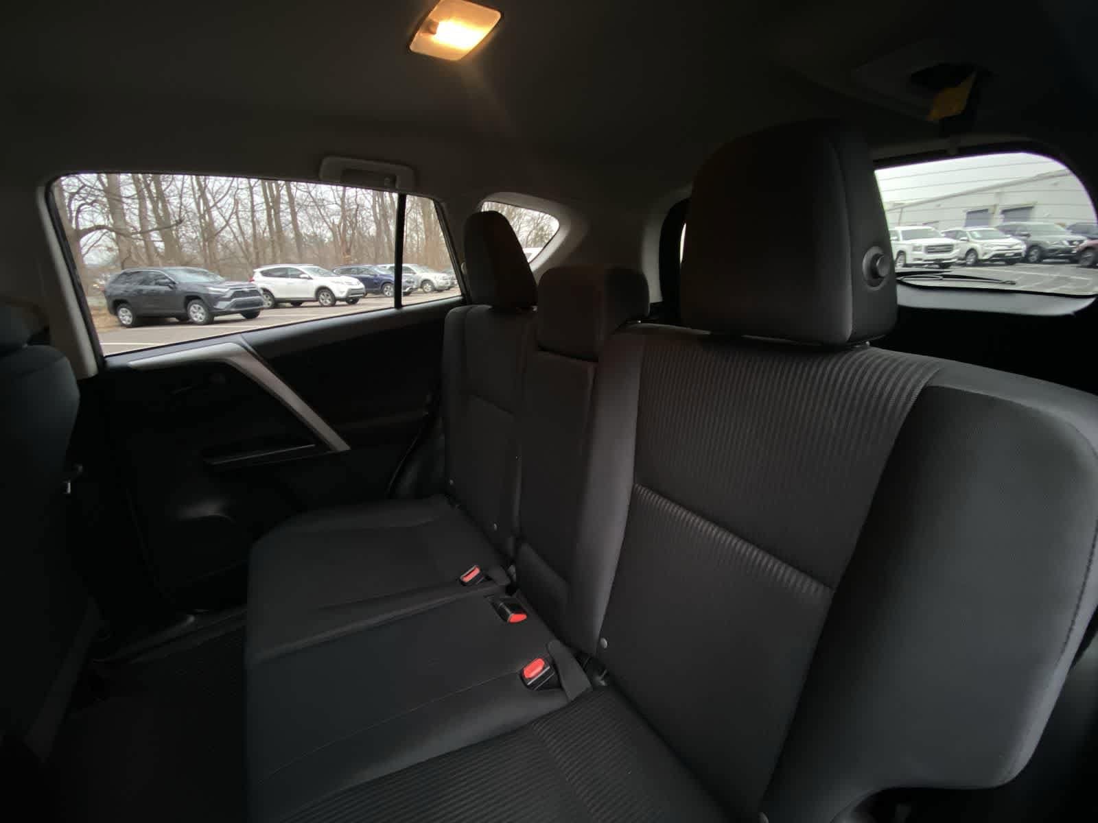 Thumbnail: 2018 Toyota RAV4 - 28