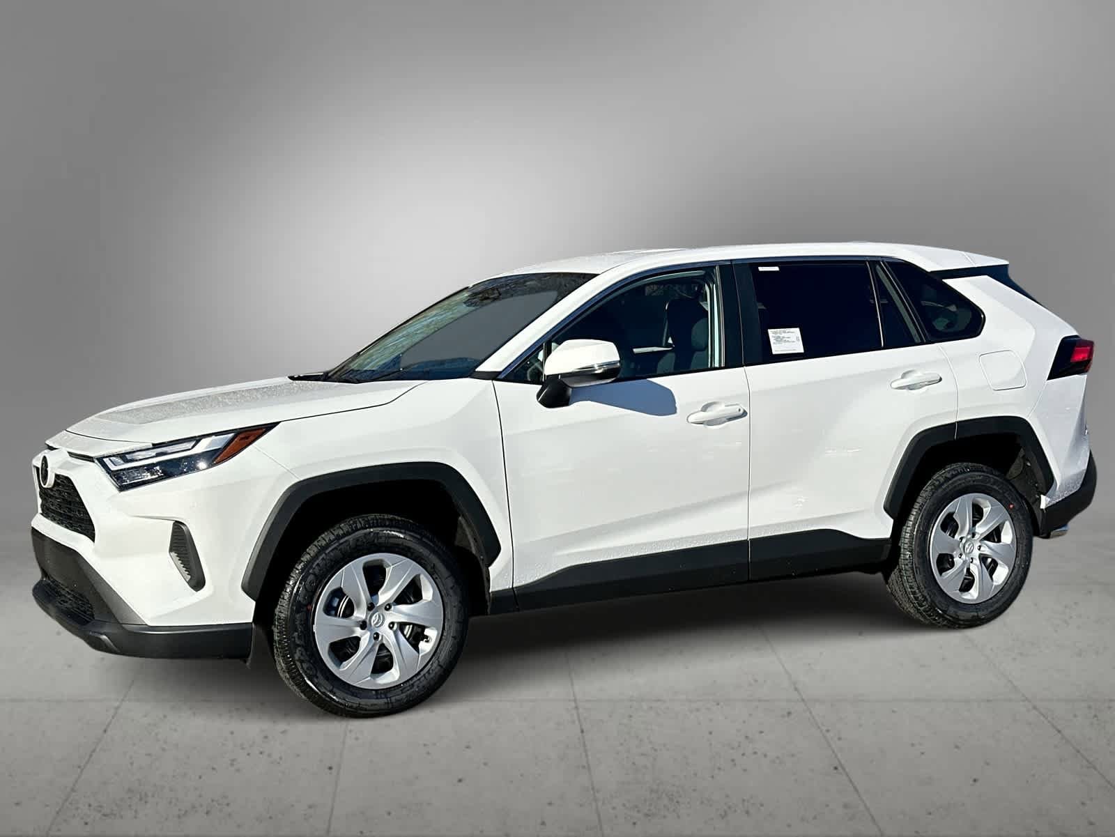 2025 Toyota RAV4 LE's photo