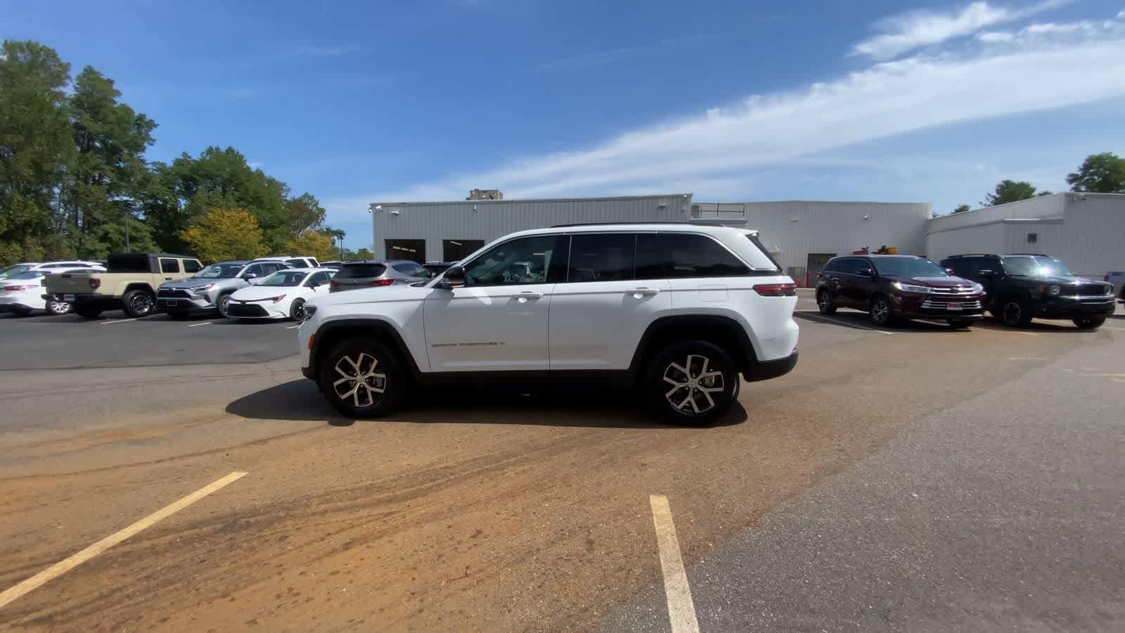 Thumbnail: 2024 Jeep Grand Cherokee - 6