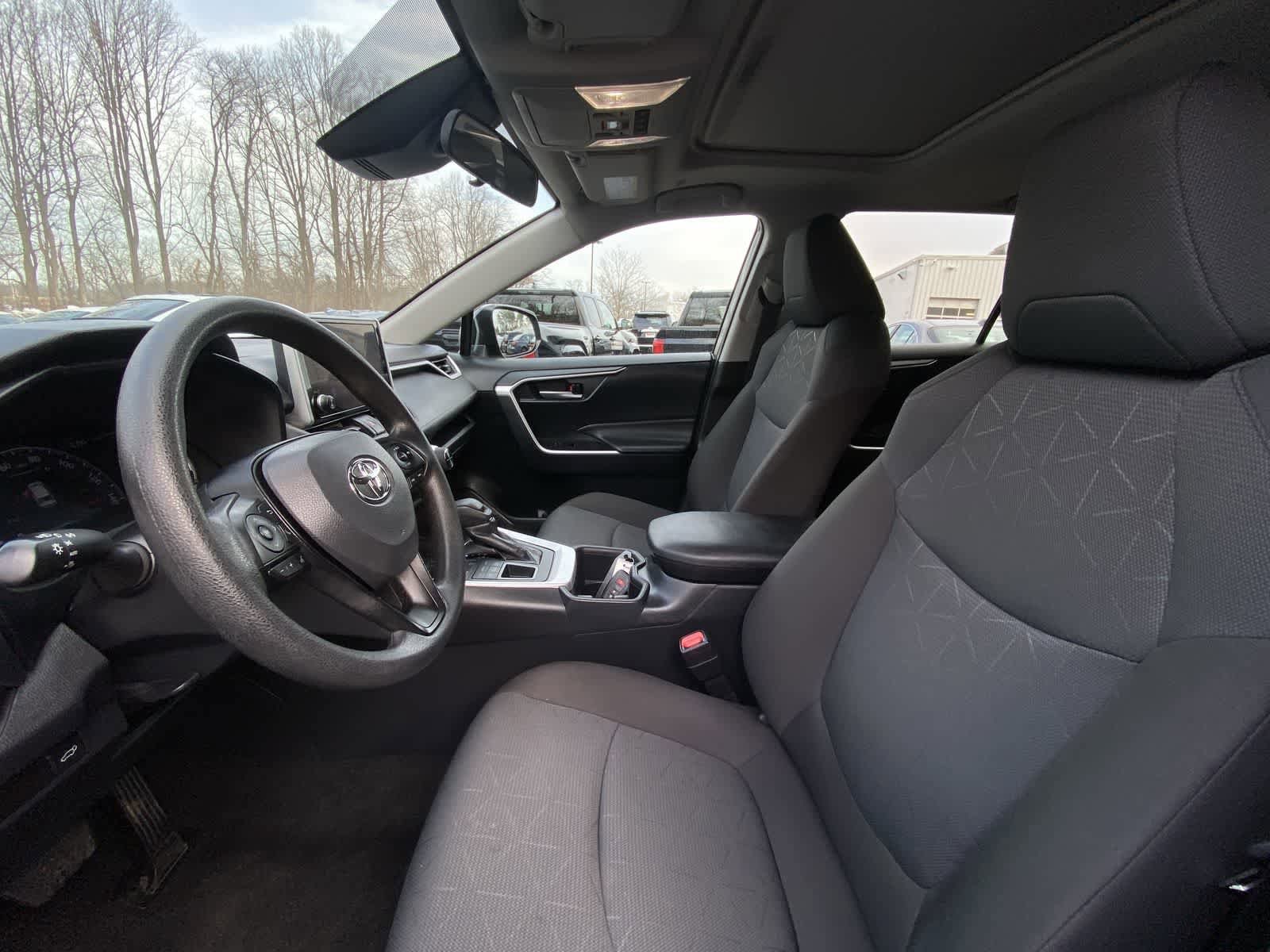 Thumbnail: 2025 Toyota RAV4 - 17