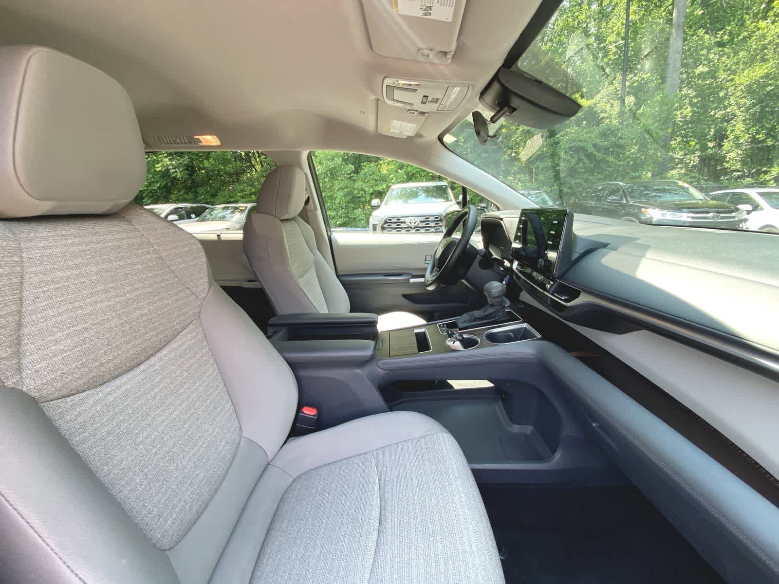 2023 Toyota Sienna LE 20