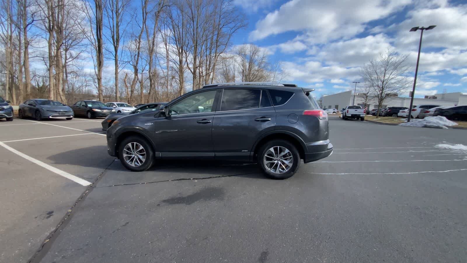 Thumbnail: 2016 Toyota RAV4 - 8