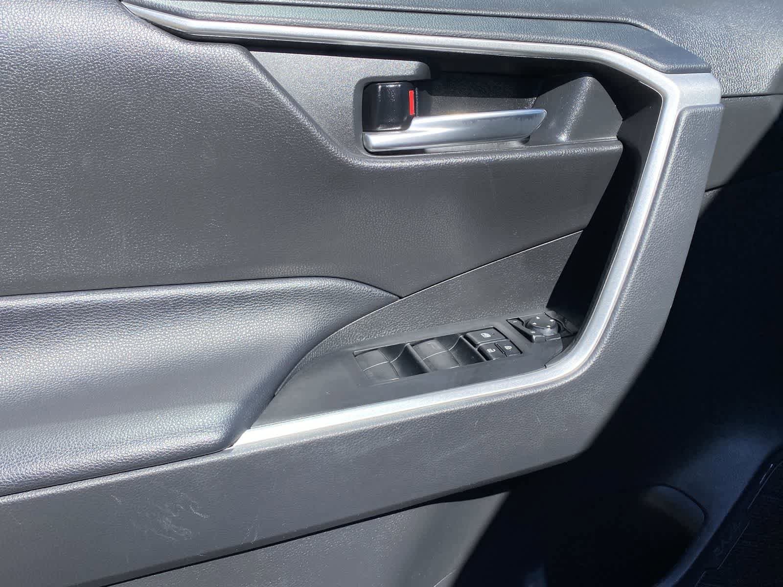 Thumbnail: 2021 Toyota RAV4 - 15