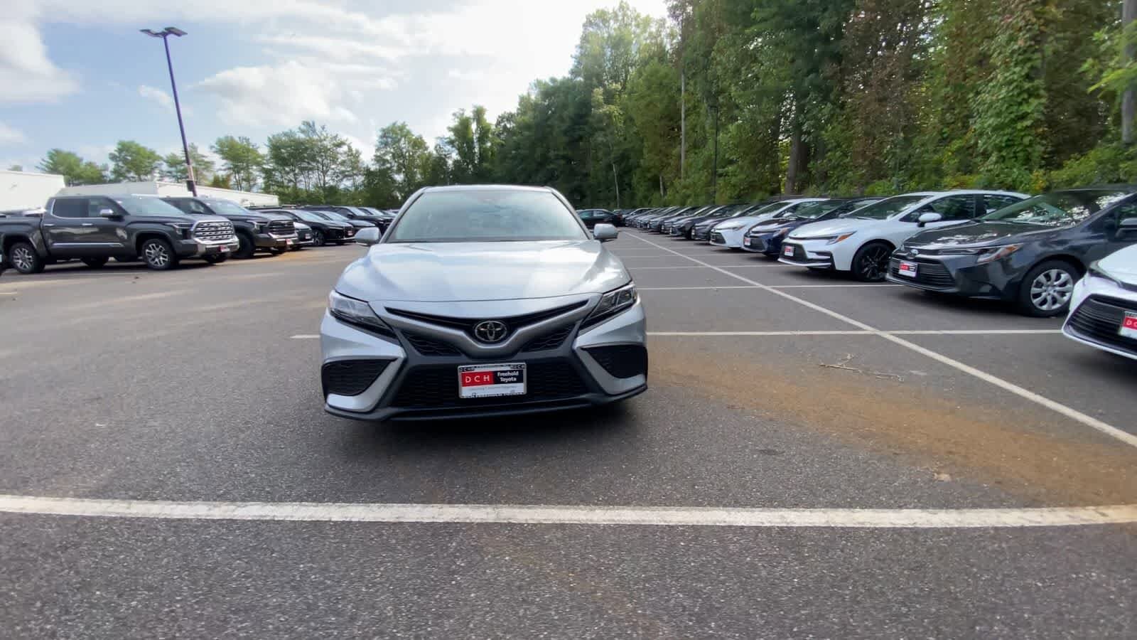 2023 Toyota Camry SE photo 3