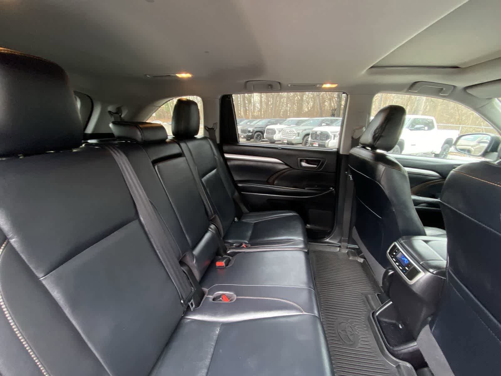 Thumbnail: 2019 Toyota Highlander - 31