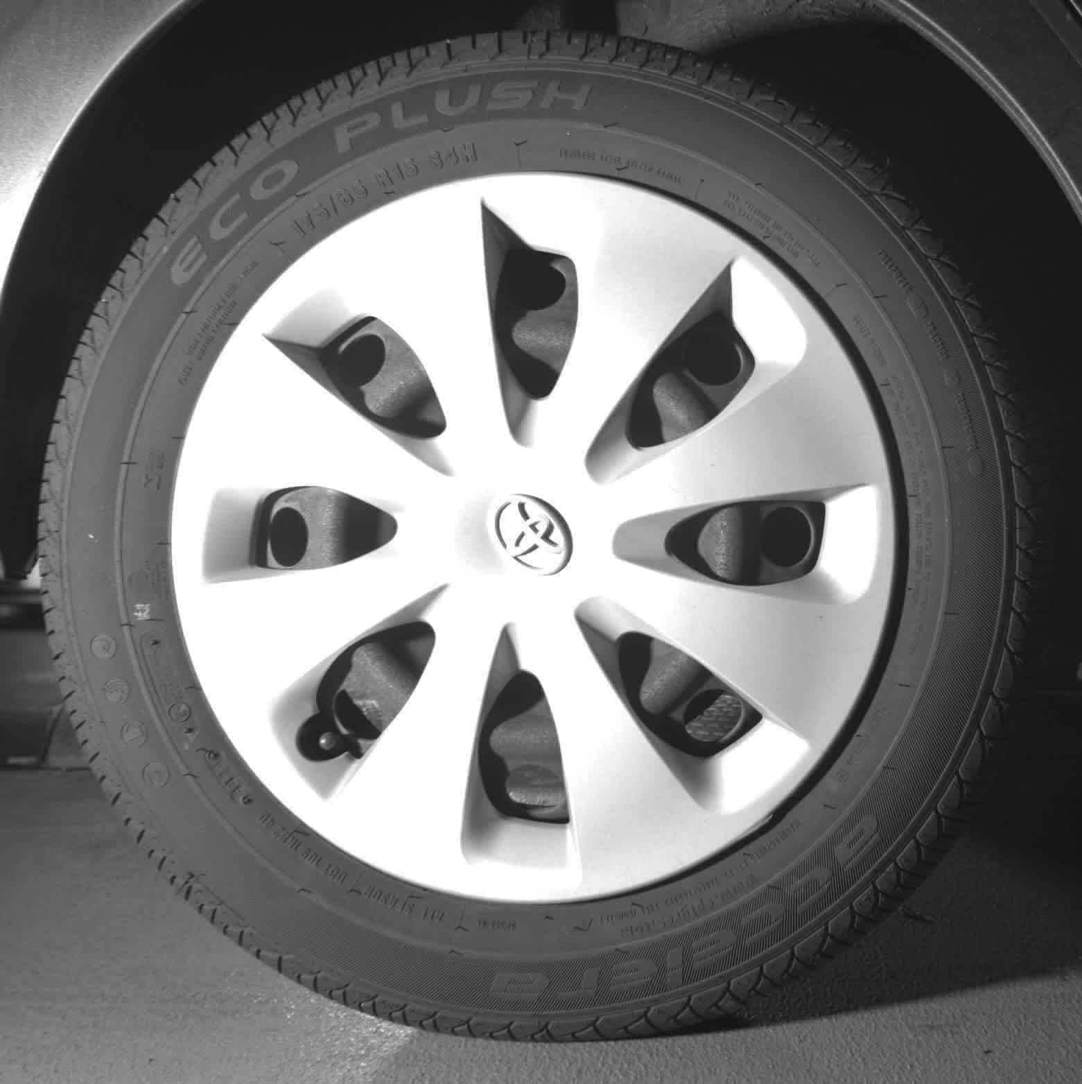 Thumbnail: 2012 Toyota Prius c - 11