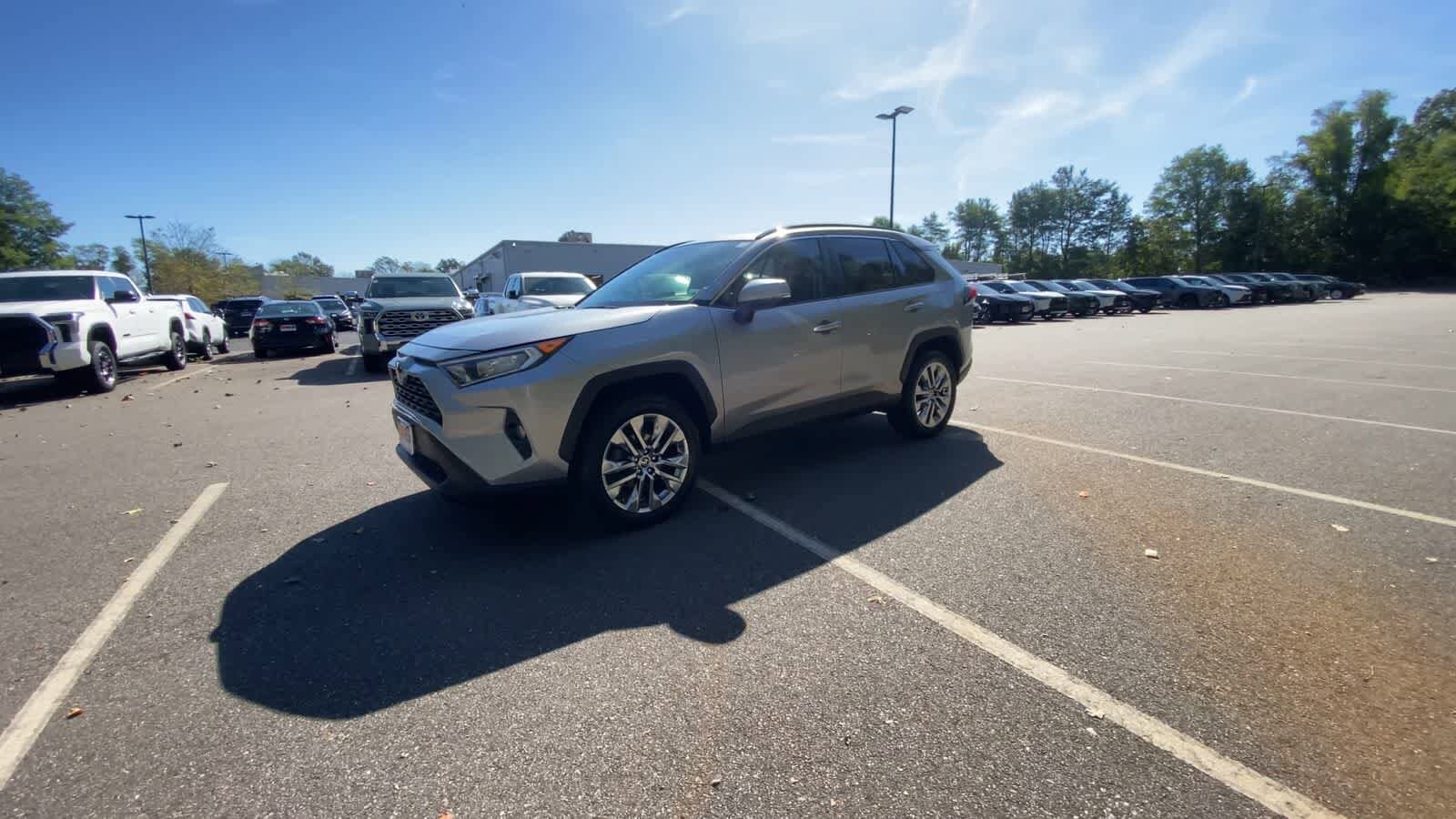 2021 Toyota RAV4 XLE Premium photo 4